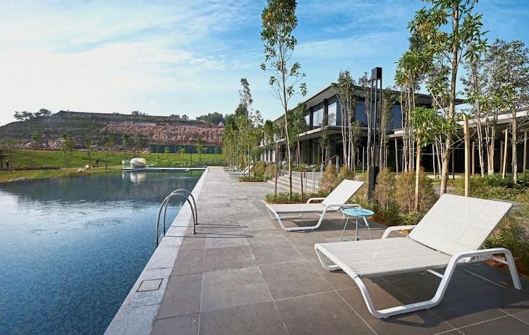 Lakefront Condominium | Emerald Hills @ Alam Damai image