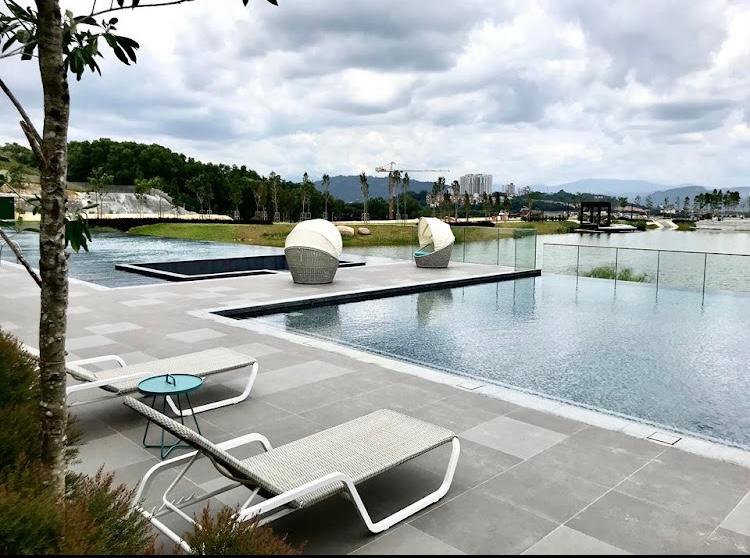 Lakefront Condominium | Emerald Hills @ Alam Damai image