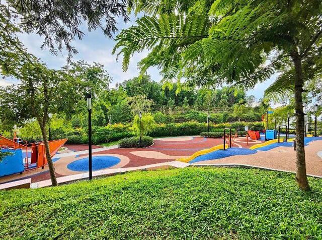 Lakefront Condominium | Emerald Hills @ Alam Damai photo