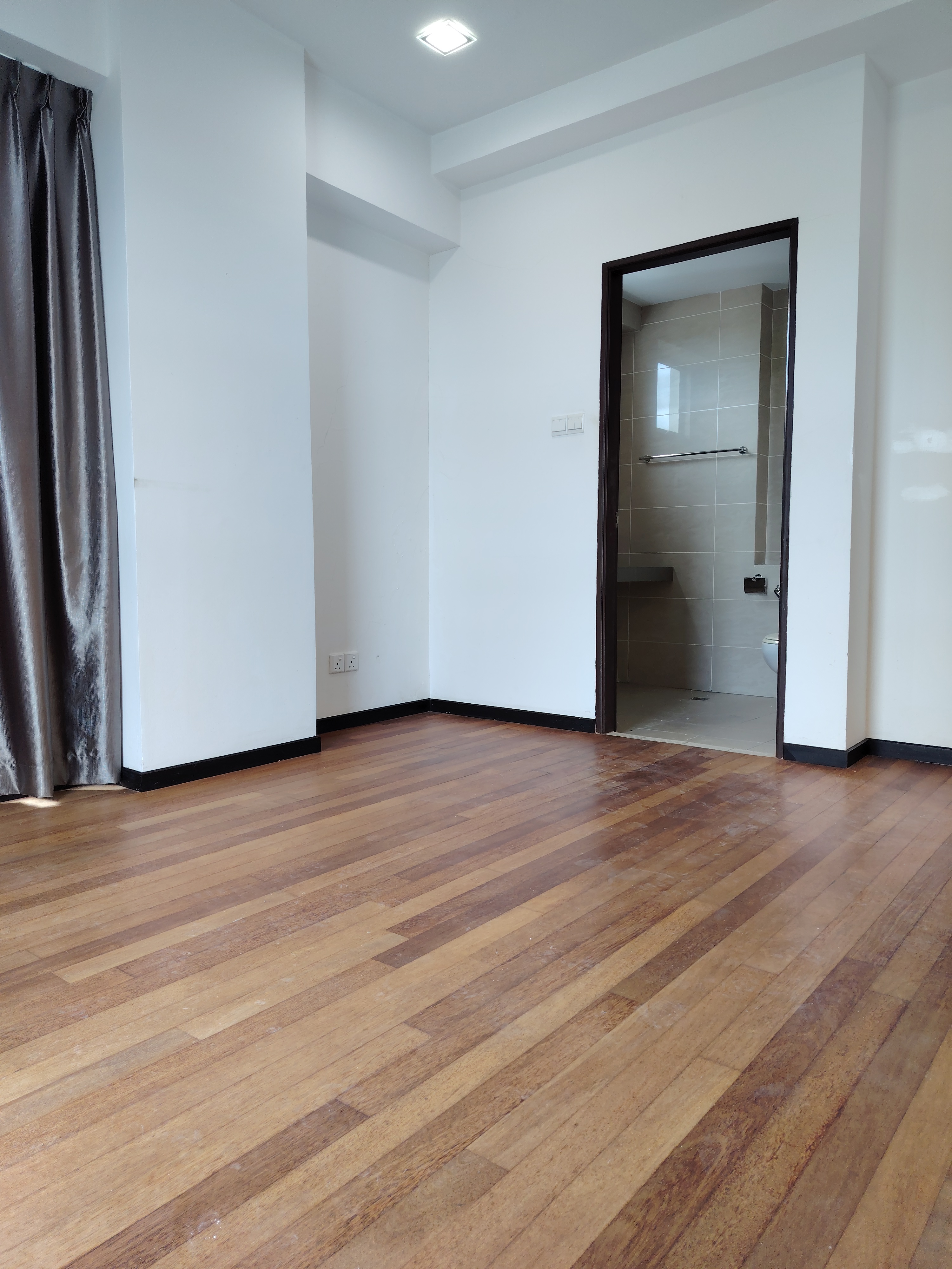 R55 CONDOMINIUM image