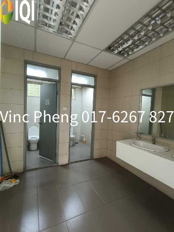 22,000sqft STRATEGIC Ayer Keroh Detached Factory Warehouse For Rent image