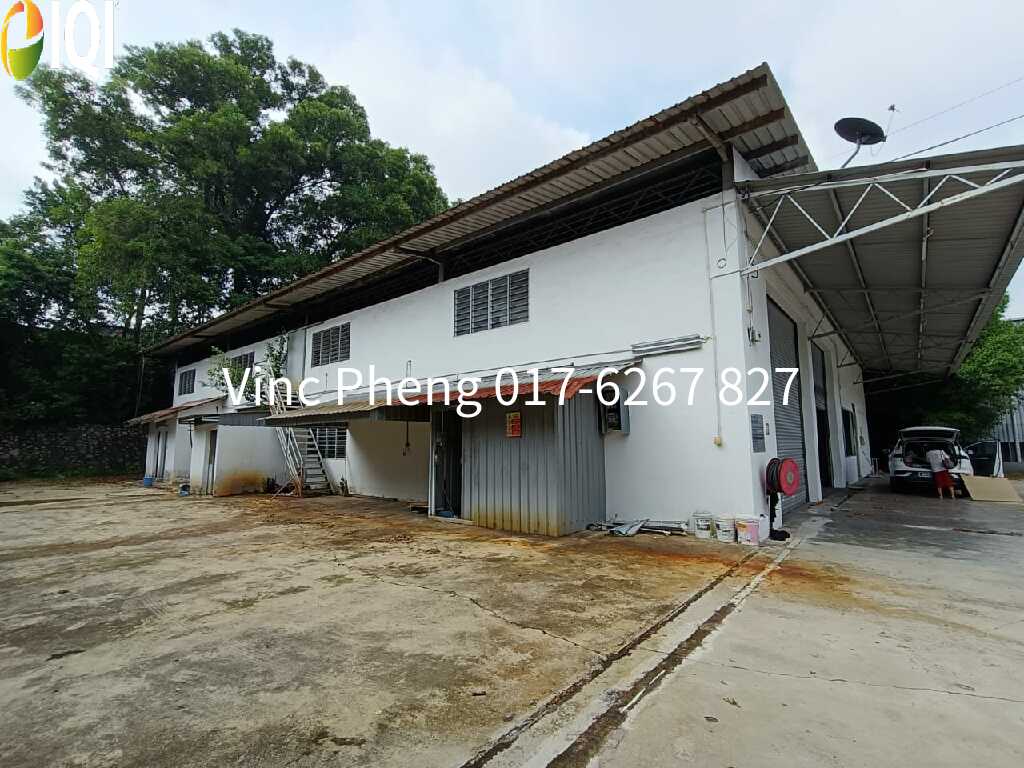 22,000sqft STRATEGIC Ayer Keroh Detached Factory Warehouse For Rent image