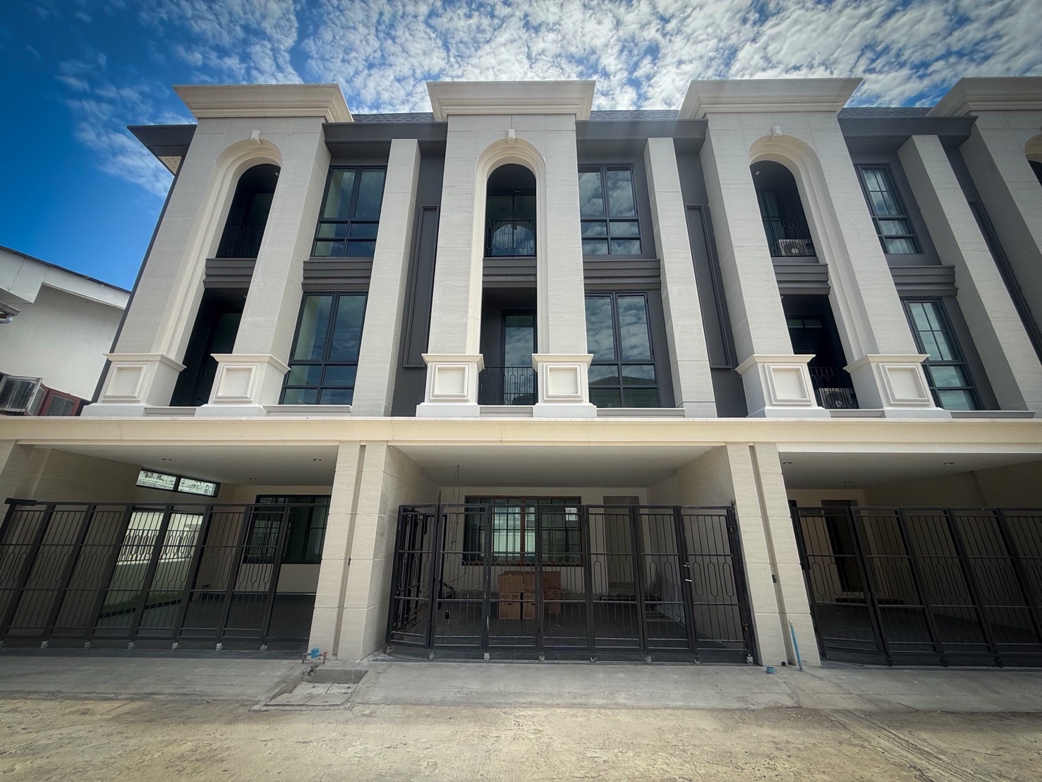 St. Moritz Bangsue Luxury 3-Storey Townhome image