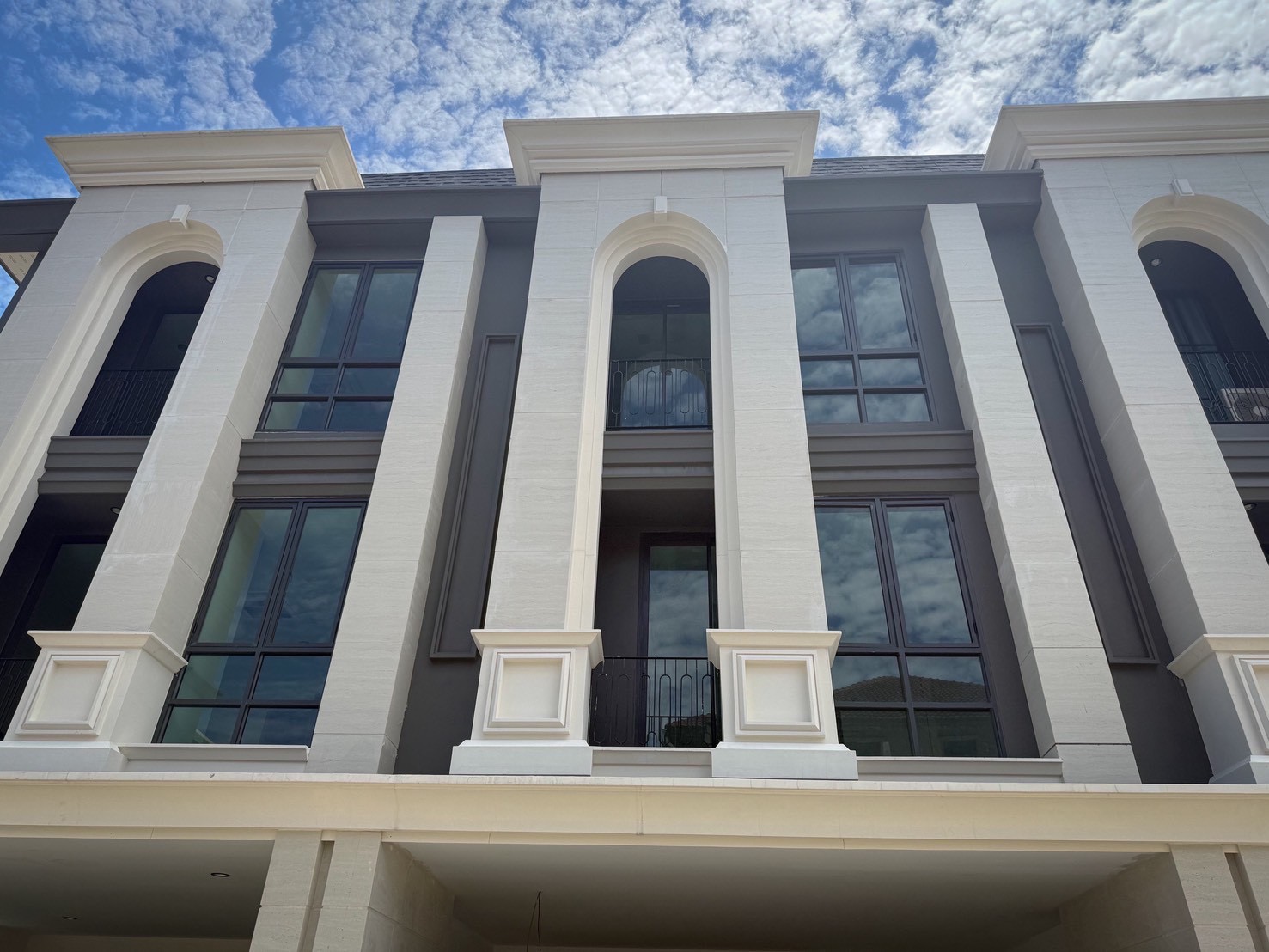 St. Moritz Bangsue Luxury 3-Storey Townhome image
