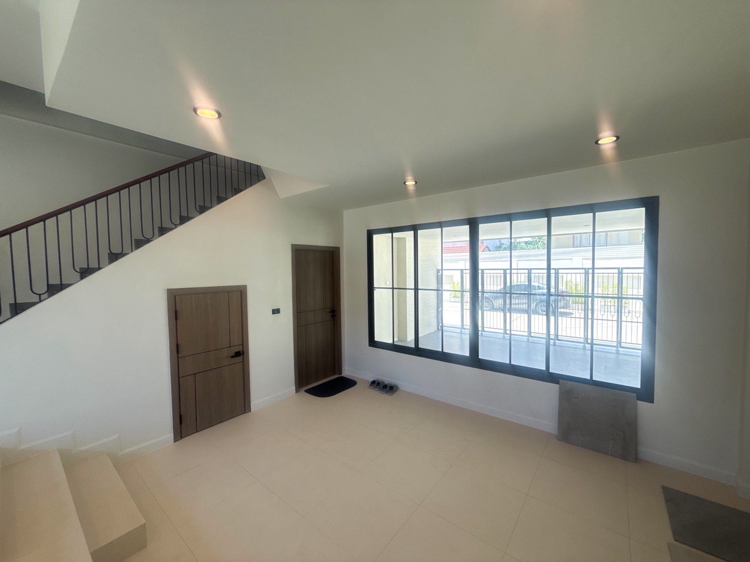 St. Moritz Bangsue Luxury 3-Storey Townhome image