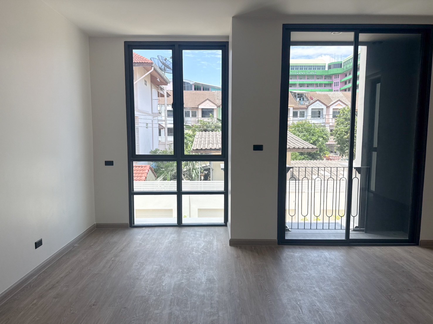 St. Moritz Bangsue Luxury 3-Storey Townhome image