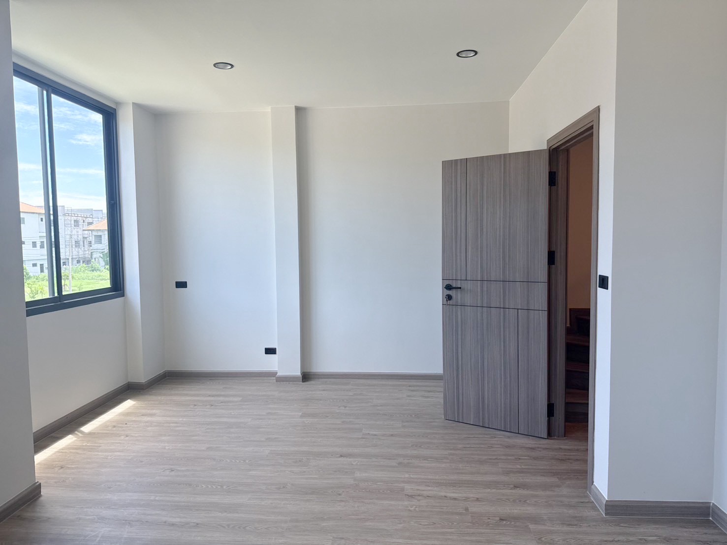 St. Moritz Bangsue Luxury 3-Storey Townhome image