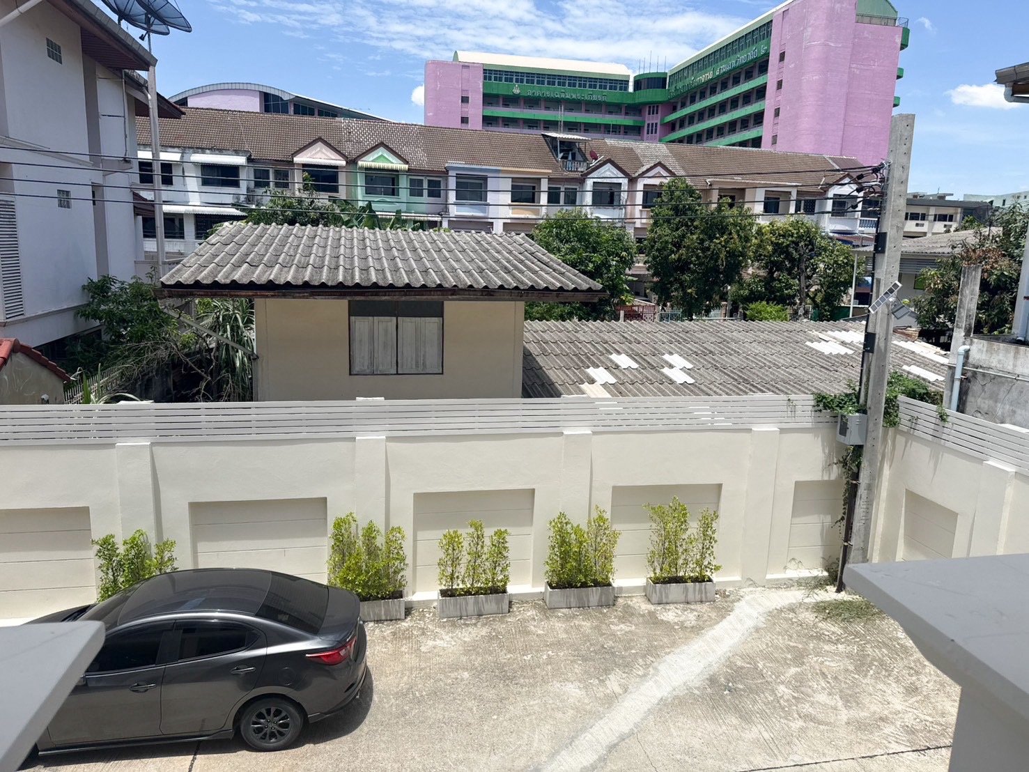 St. Moritz Bangsue Luxury 3-Storey Townhome image