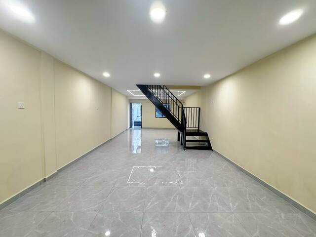 Taman Saleng 2 Sty Low Cost,Jalan Serunai,Kulai,Renovated,Extend