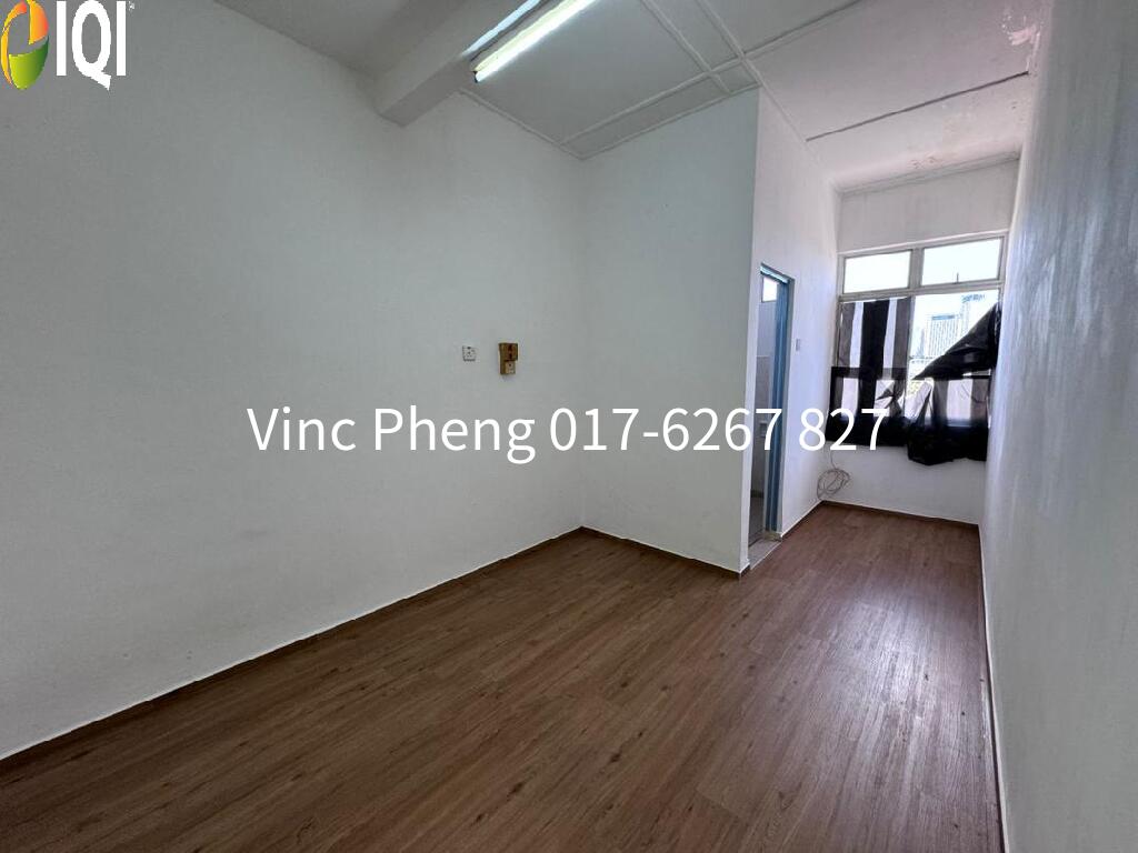 RM130K ONLY! FREEHOLD Duplex Apartment @ Mata Kucing Melaka image