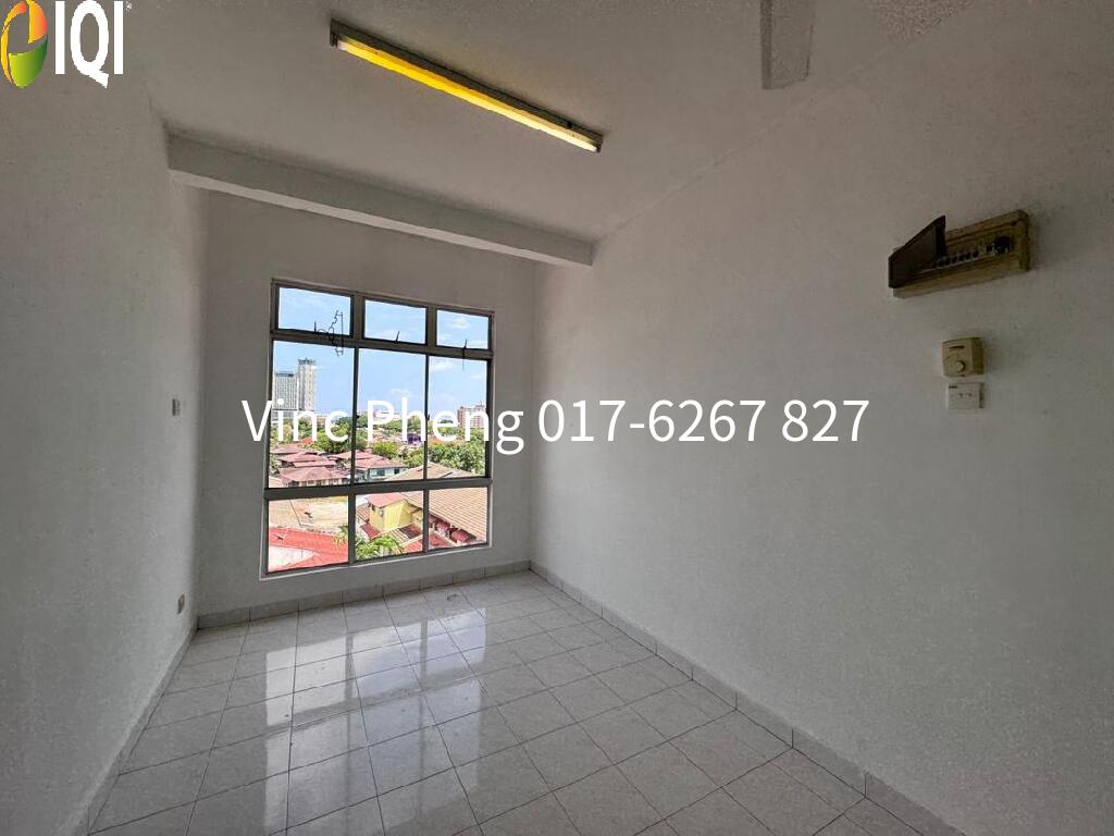 RM130K ONLY! FREEHOLD Duplex Apartment @ Mata Kucing Melaka image
