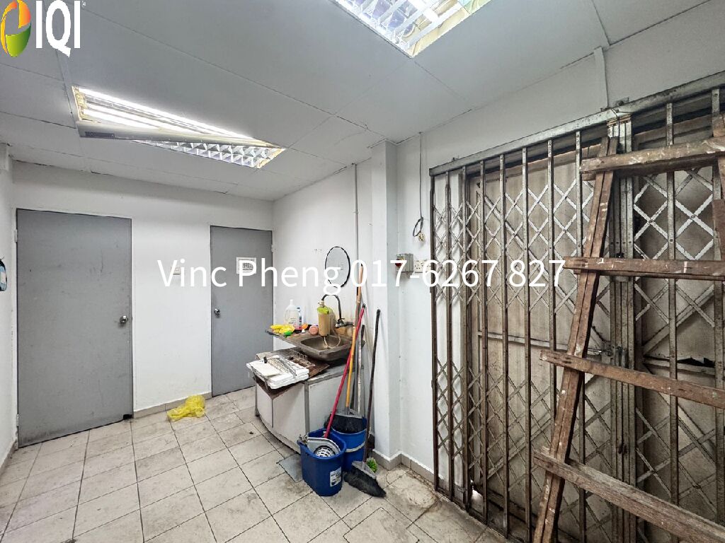 STRATEGIC 2 STOREY MAIN ROAD Shoplot  @ Ong Kim Wee Melaka image