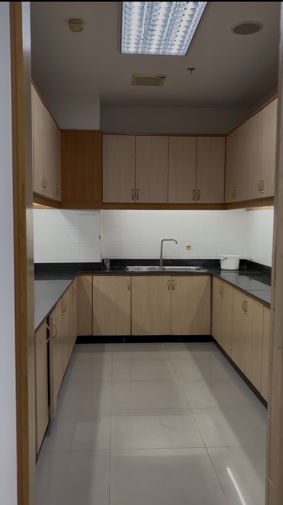 Integrated Commercial  Space for Lease JW Tower  in Prime Location, Srinakarin Road Bangkok image