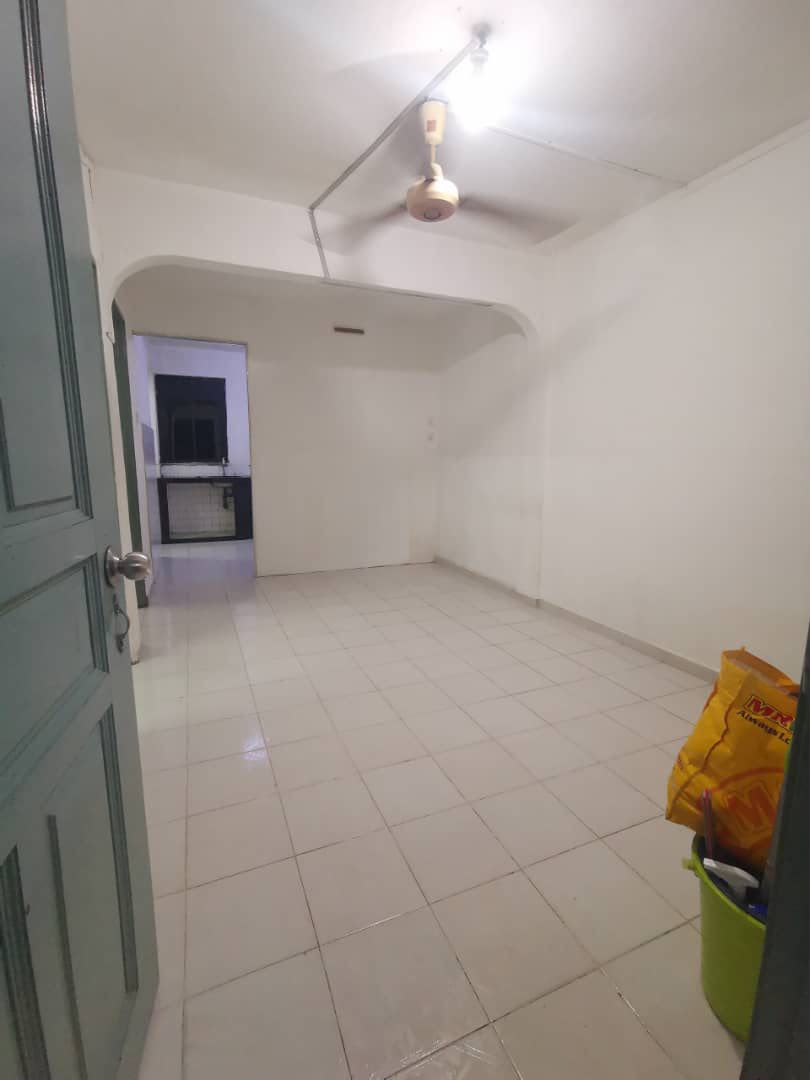 Ungku Tun Aminah Low Cost Flat,Skudai,Ground Floor,Full Loan image