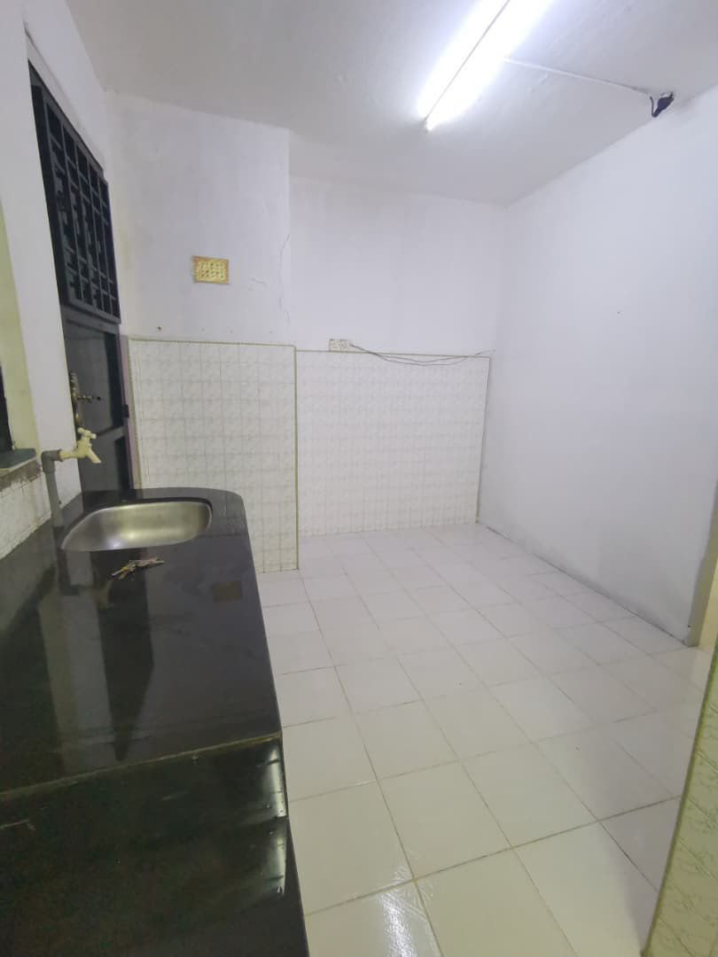 Ungku Tun Aminah Low Cost Flat,Skudai,Ground Floor,Full Loan image