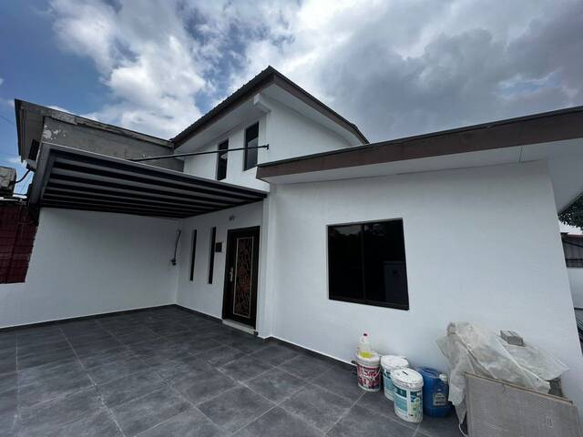 Permas Jaya 2 Sty Low Cost Corner Lot,Unblock View,Masai,Renovated image