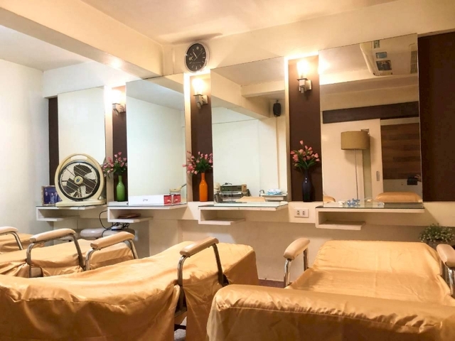 Shophouse for sale near kanlapraphruek 4.5 storeys image