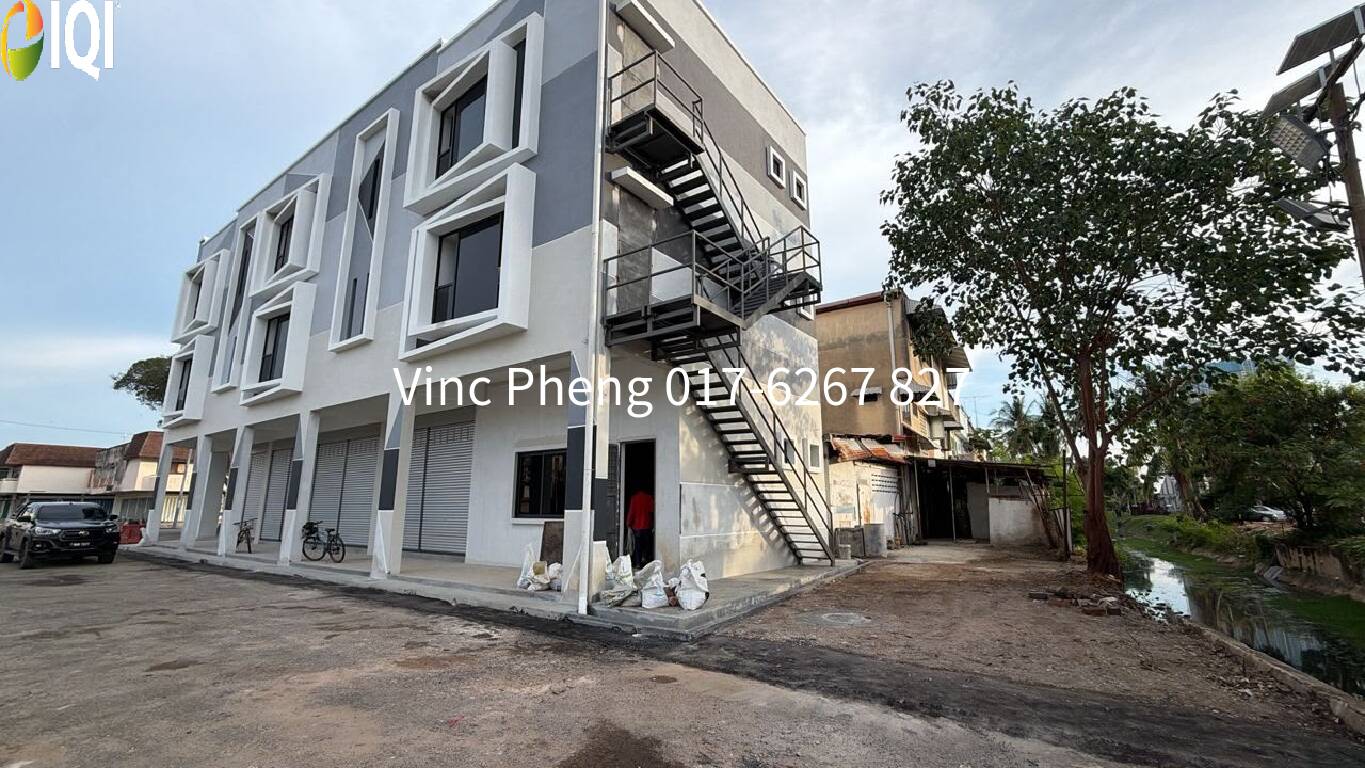 STRATEGIC BRAND NEW CORNER Ground Floor Shop @ Kota Laksamana image