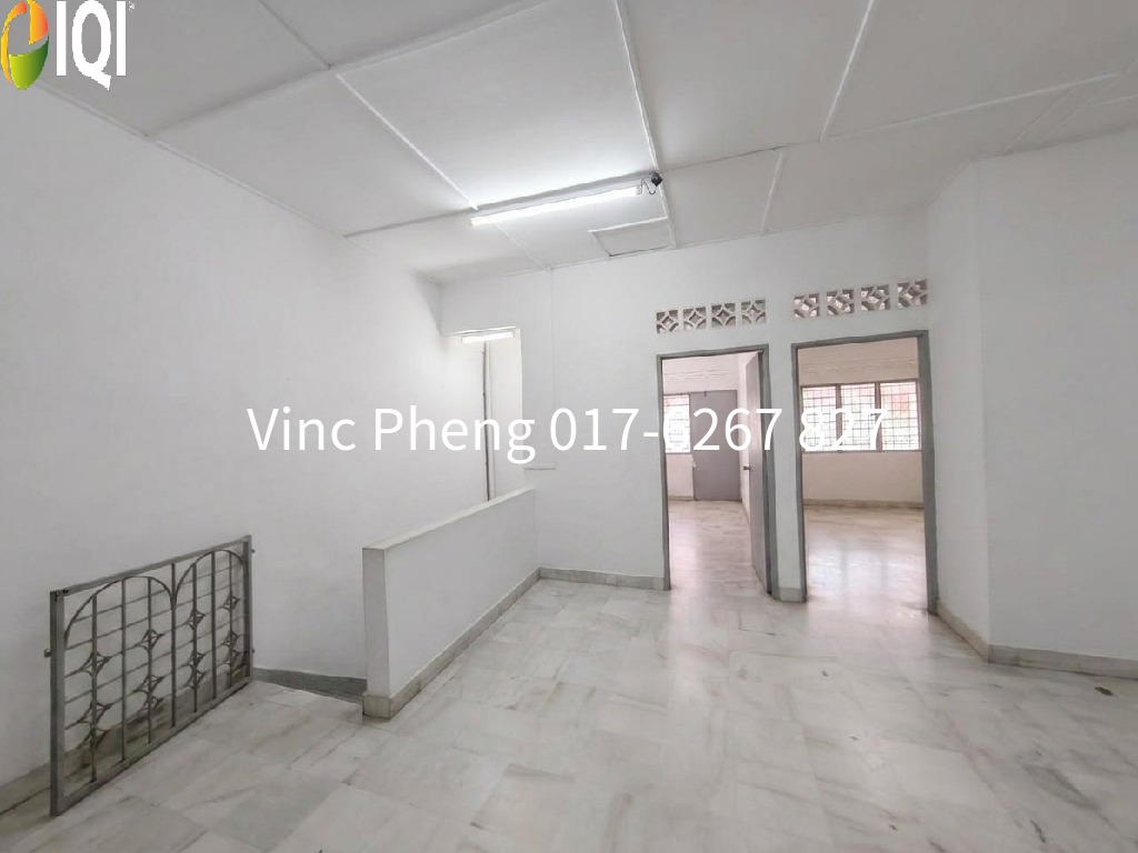 FREEHOLD 2R2B2T Double Storey Shophouse For Sale @ Taman Asean Melaka image
