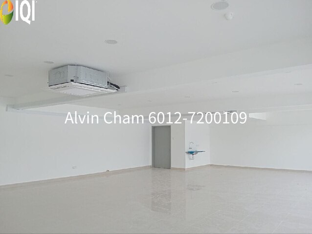Detached Factory with Mezzanine Office @ Kempas image
