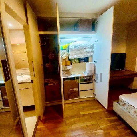 Condo for sale, Serene Place Sukhumvit 24, spacious, in the heart of the business district, near BTS Phrom Phong. image