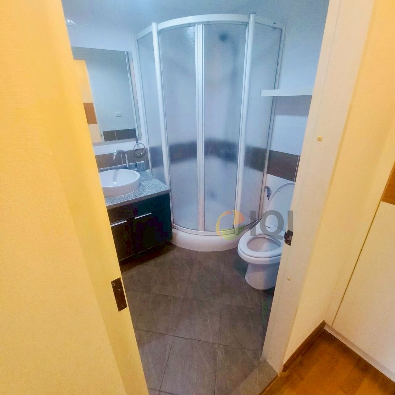 Condo for sale, Serene Place Sukhumvit 24, spacious, in the heart of the business district, near BTS Phrom Phong. image