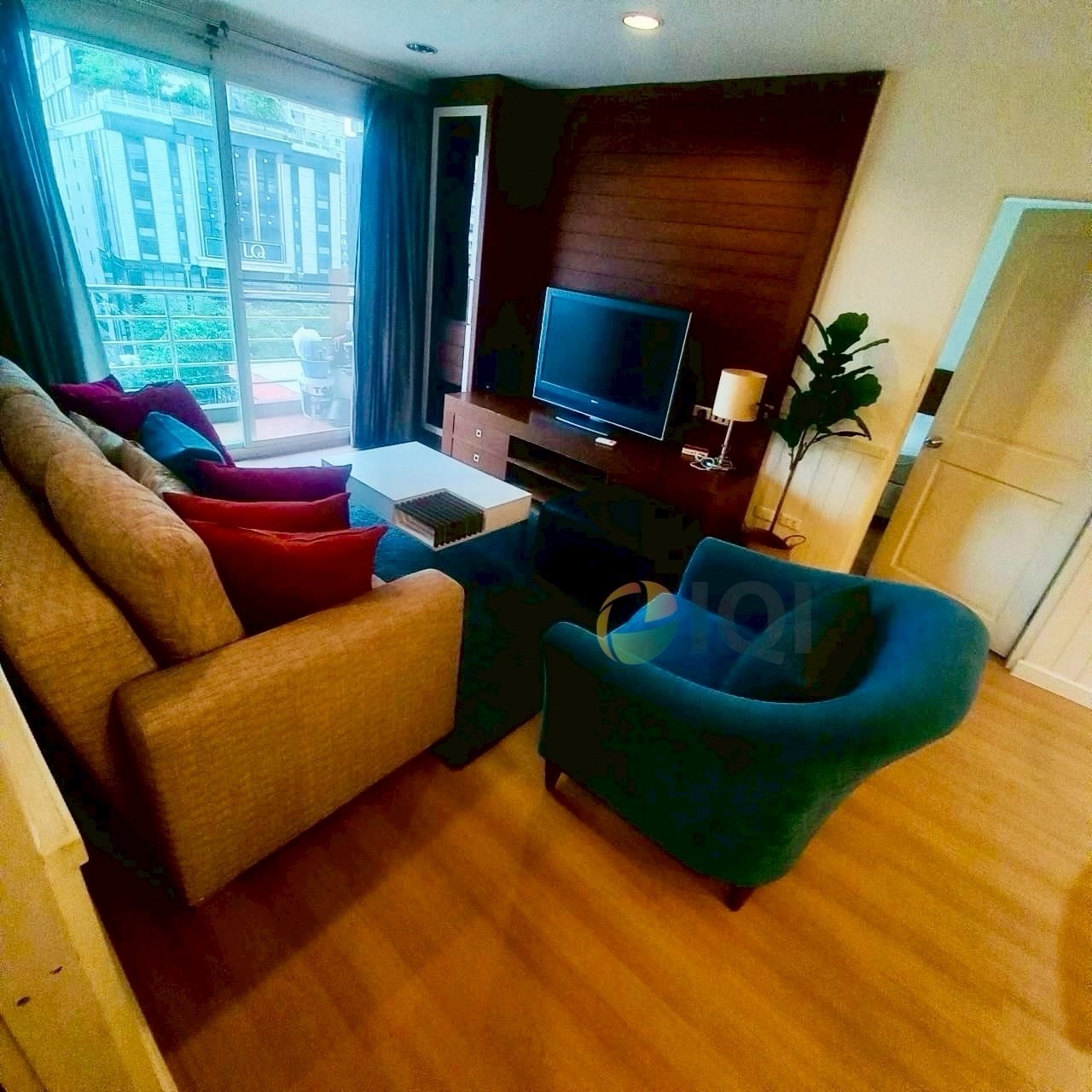 Condo for sale, Serene Place Sukhumvit 24, spacious, in the heart of the business district, near BTS Phrom Phong. image