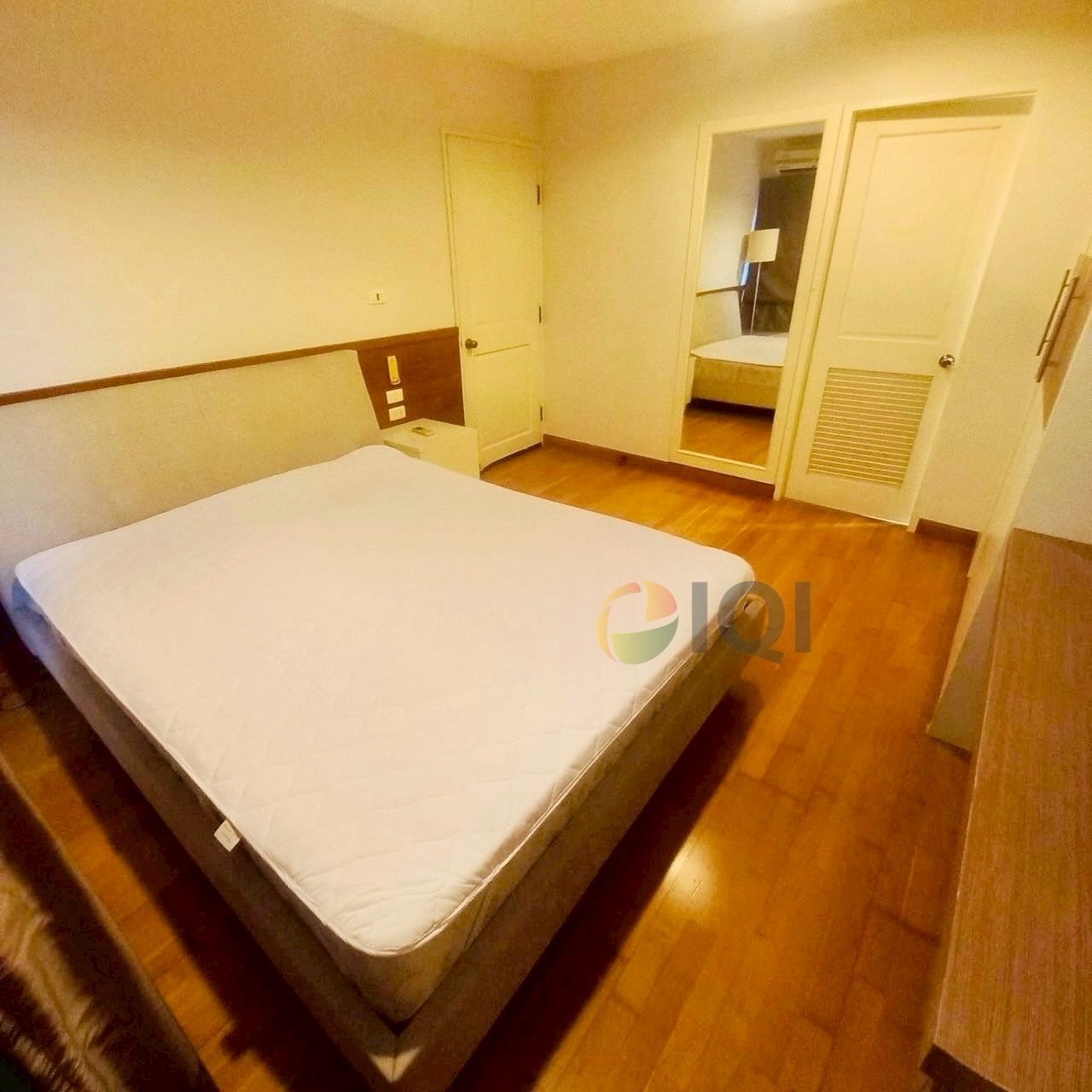 Condo for sale, Serene Place Sukhumvit 24, spacious, in the heart of the business district, near BTS Phrom Phong. image