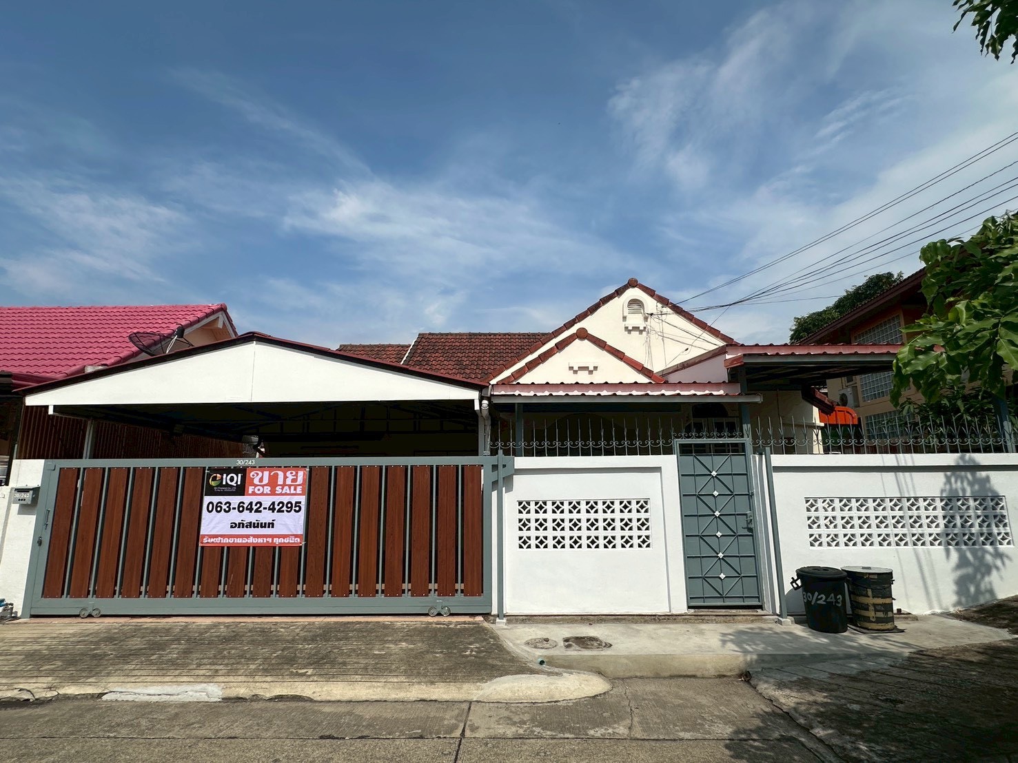 Single story detached house for sale, newly renovated and ready to move in. Pla Thong Village, Srinakarin, at the beginning of Soi Sridan 4, near the Yellow Line BTS. image