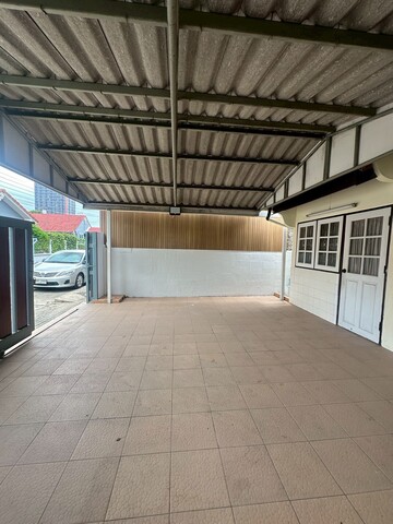 Single story detached house for sale, newly renovated and ready to move in. Pla Thong Village, Srinakarin, at the beginning of Soi Sridan 4, near the Yellow Line BTS. image