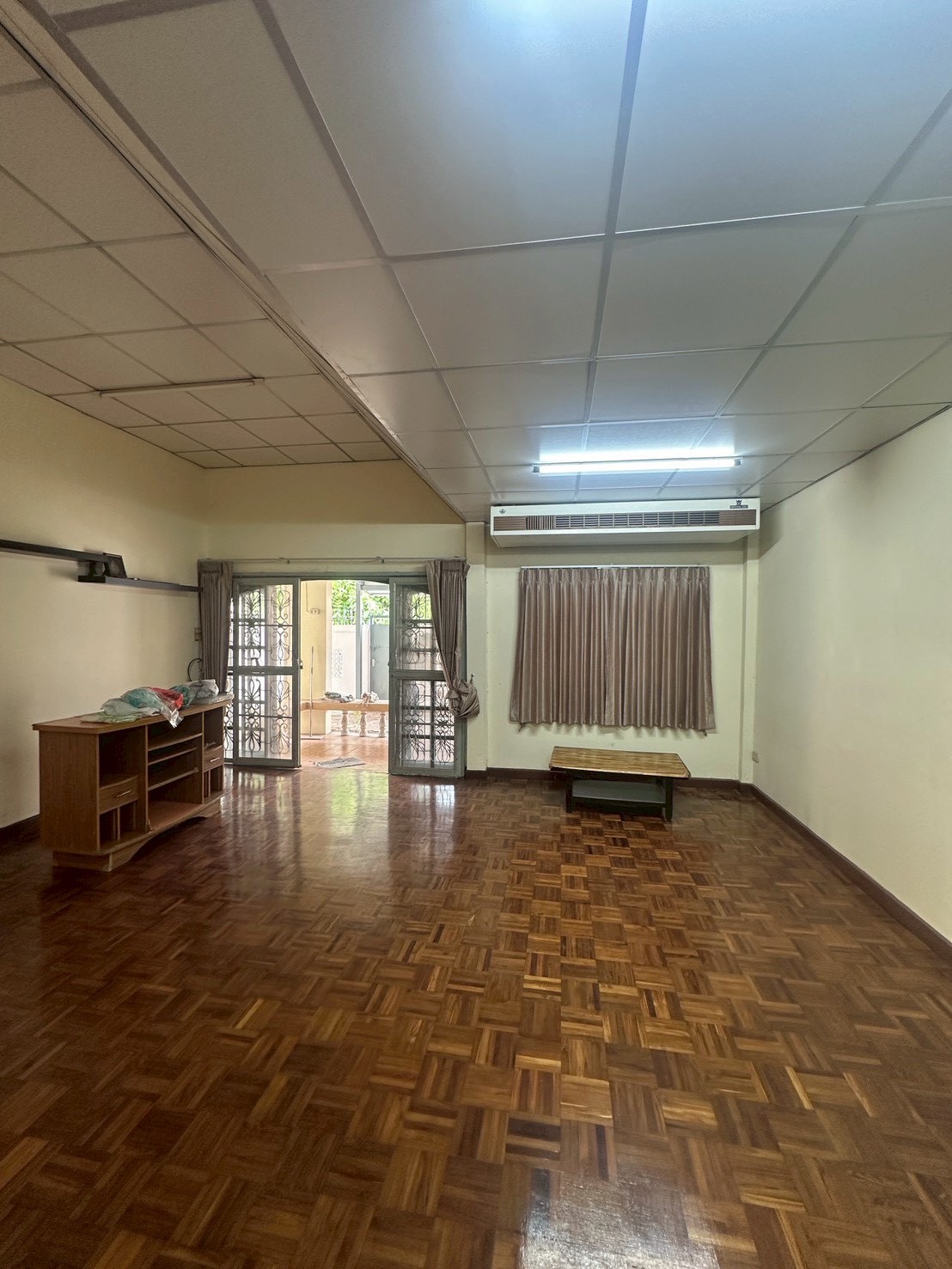 Single story detached house for sale, newly renovated and ready to move in. Pla Thong Village, Srinakarin, at the beginning of Soi Sridan 4, near the Yellow Line BTS. image
