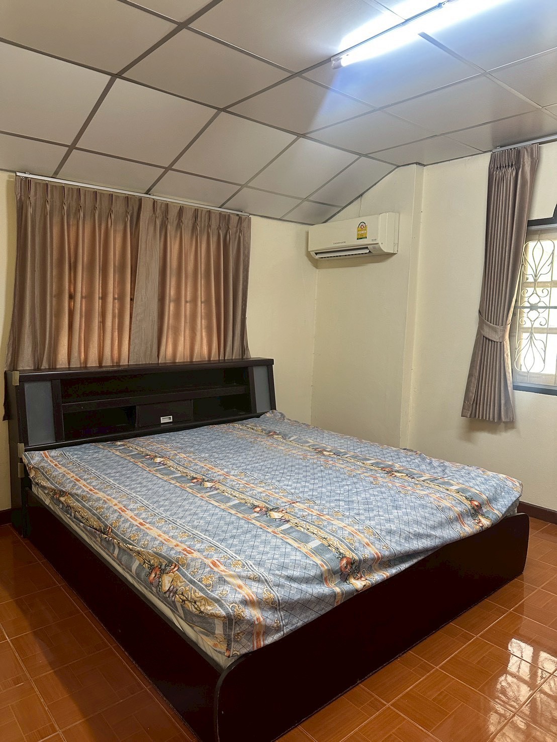 Single story detached house for sale, newly renovated and ready to move in. Pla Thong Village, Srinakarin, at the beginning of Soi Sridan 4, near the Yellow Line BTS. image