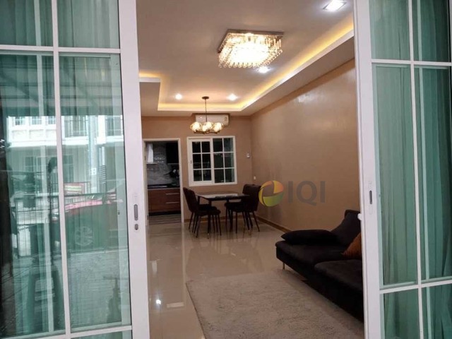3-story townhome for sale, very good condition, ready to move in. Golden City Chaengwattana-Pakkret project. image