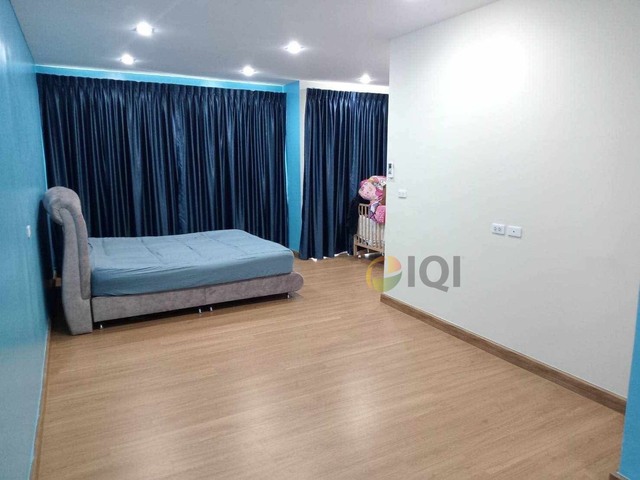 3-story townhome for sale, very good condition, ready to move in. Golden City Chaengwattana-Pakkret project. image