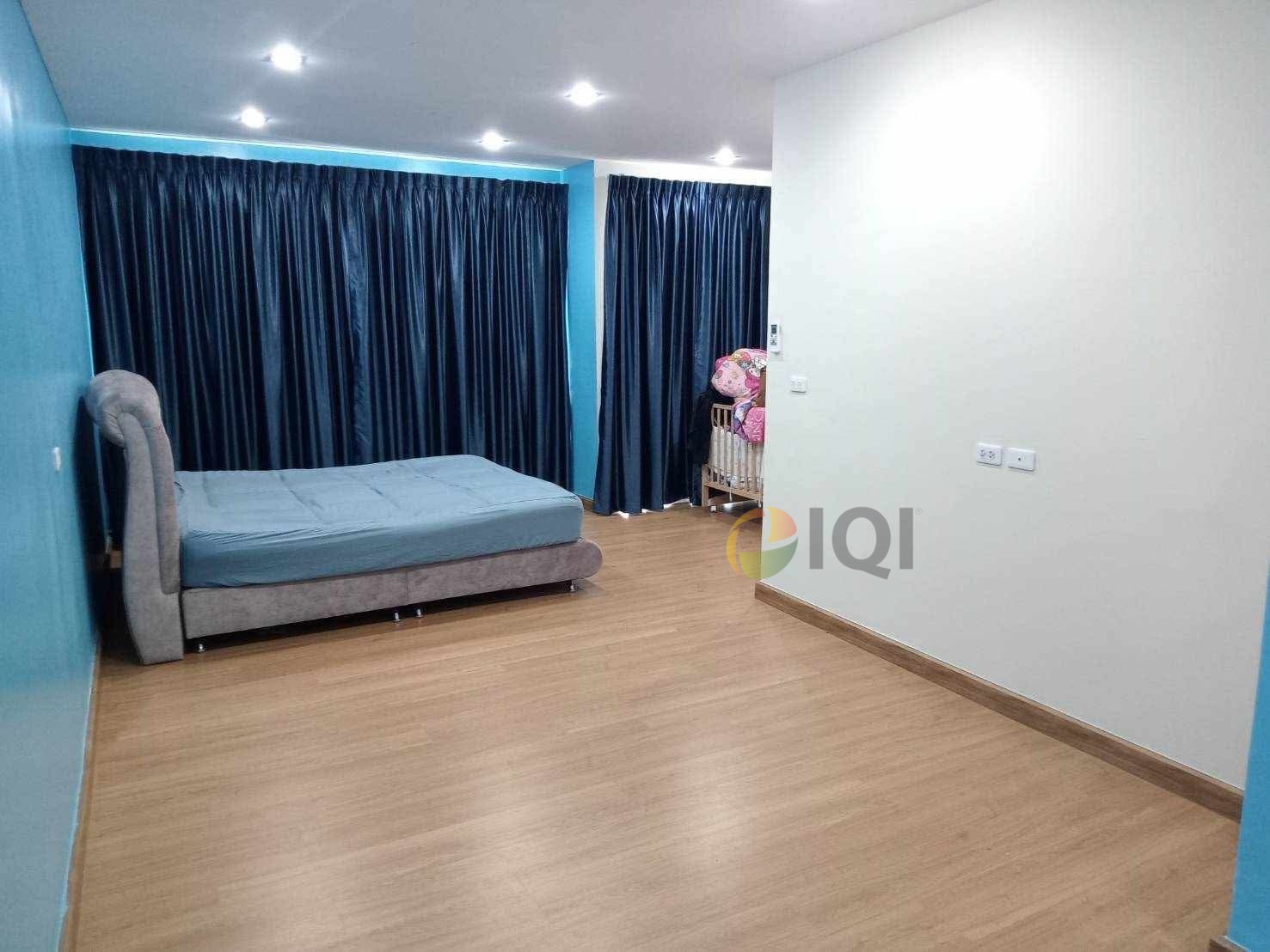 3-story townhome for sale, very good condition, ready to move in. Golden City Chaengwattana-Pakkret project. image