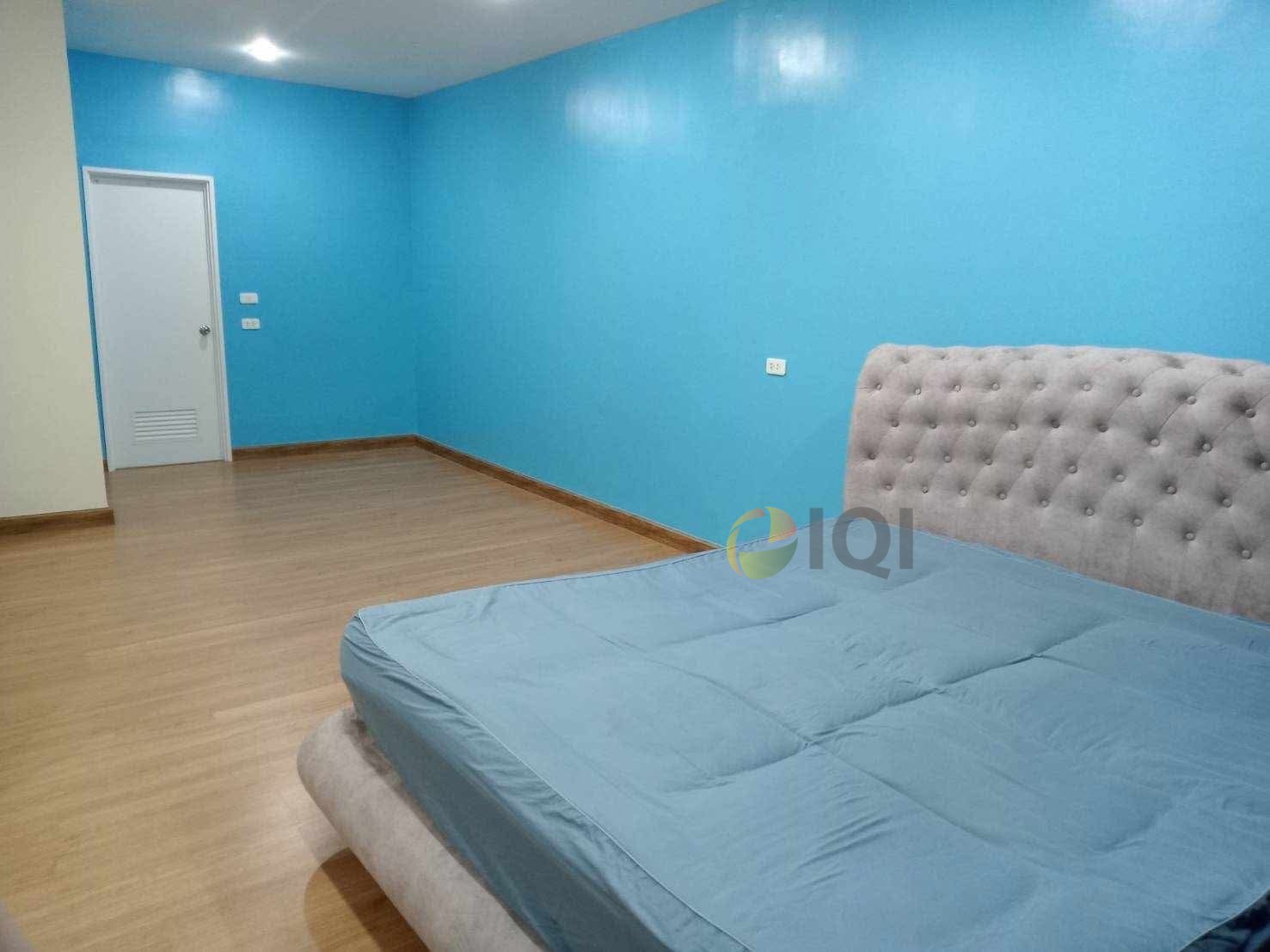 3-story townhome for sale, very good condition, ready to move in. Golden City Chaengwattana-Pakkret project. image