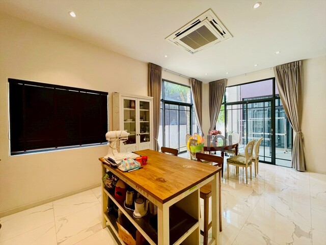 Single house for sale Chewawan Pinklao - Sathorn , located on Phutthamonthon Sai 1 Road. image