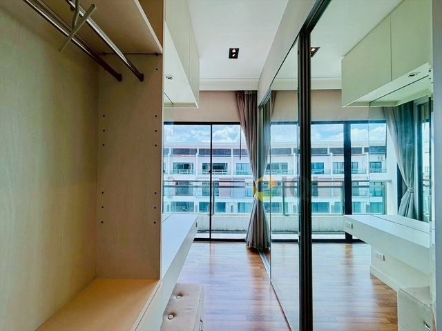 Luxury 4-story home office for sale in Enterprize Park, Bangna-Trat Road. Fully furnished with built-in features, ready to move in immediately. image