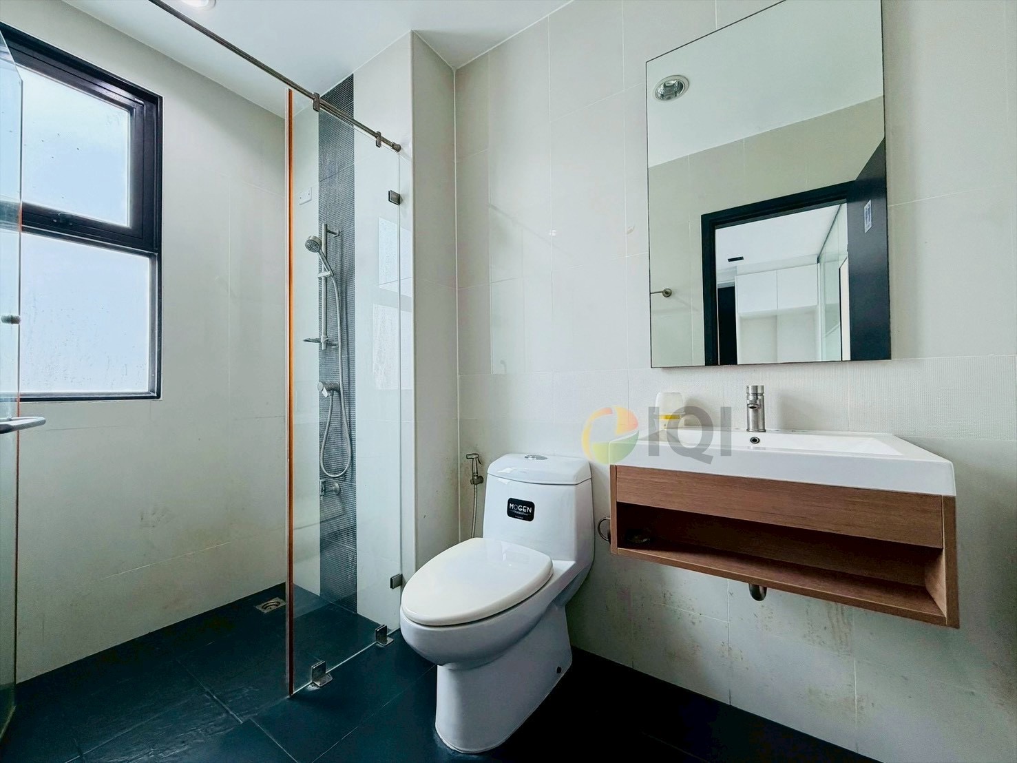Luxury 4-story home office for sale in Enterprize Park, Bangna-Trat Road. Fully furnished with built-in features, ready to move in immediately. image