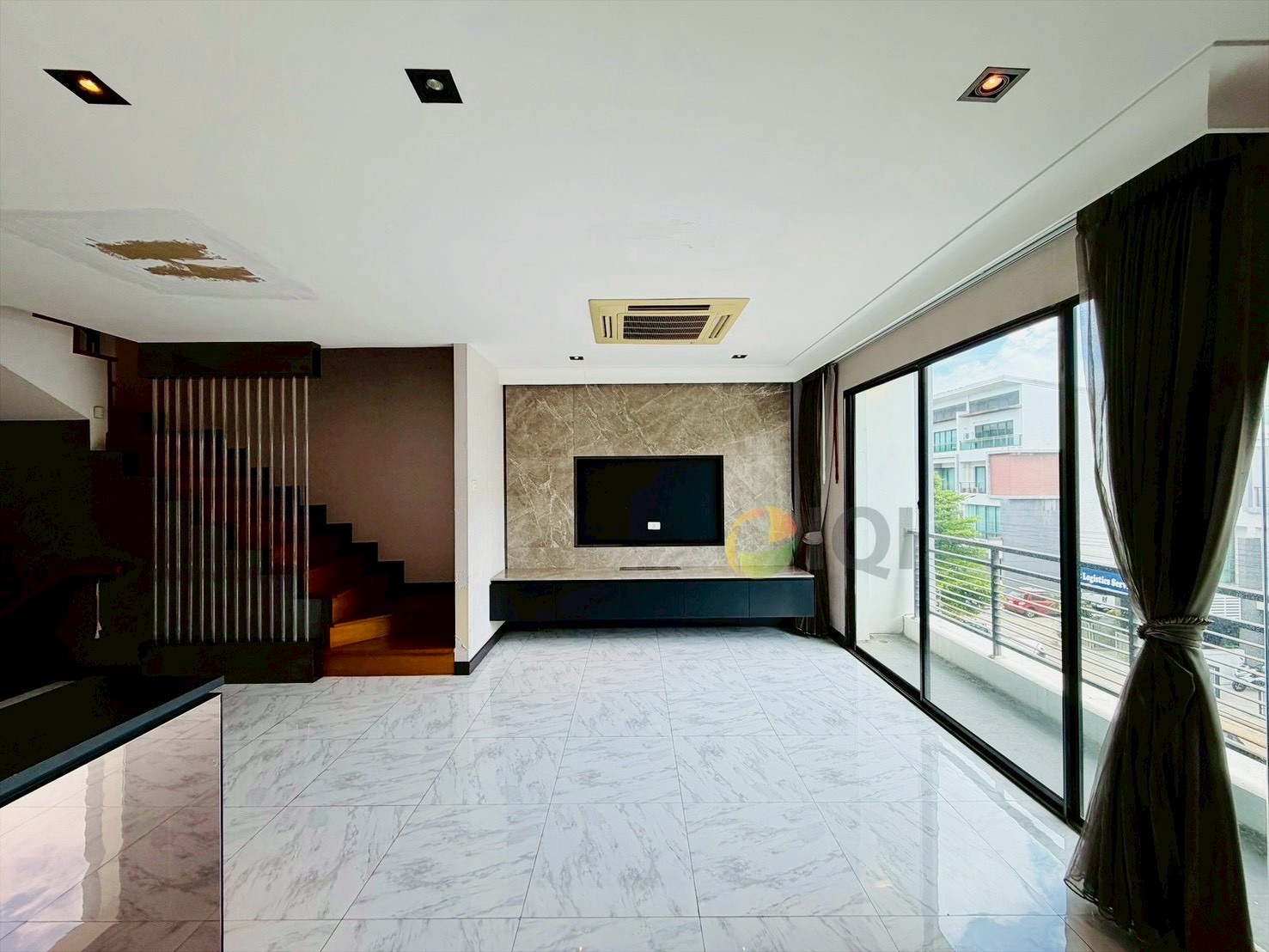 Luxury 4-story home office for sale in Enterprize Park, Bangna-Trat Road. Fully furnished with built-in features, ready to move in immediately. image