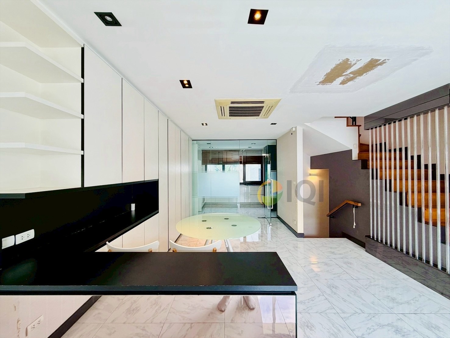 Luxury 4-story home office for sale in Enterprize Park, Bangna-Trat Road. Fully furnished with built-in features, ready to move in immediately. image