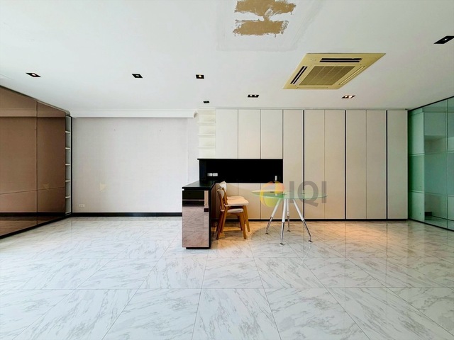 Luxury 4-story home office for sale in Enterprize Park, Bangna-Trat Road. Fully furnished with built-in features, ready to move in immediately. image