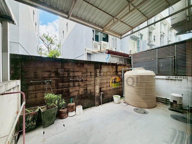 Luxury 4-story home office for sale in Enterprize Park, Bangna-Trat Road. Fully furnished with built-in features, ready to move in immediately. image