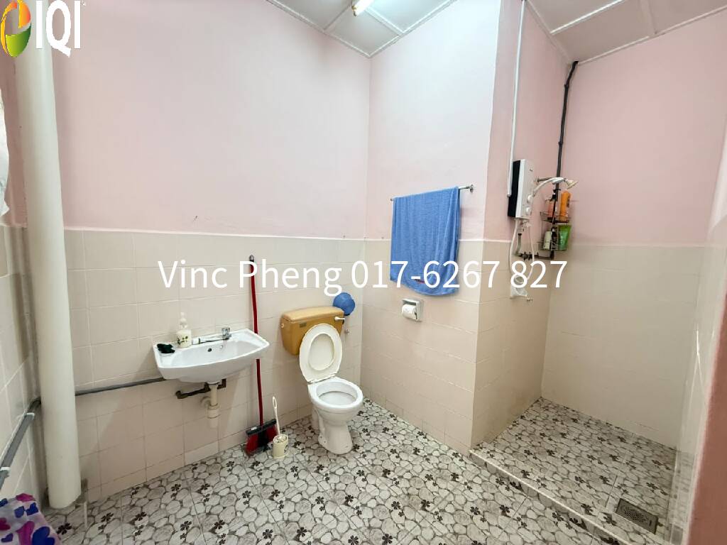 VALUE BUY! FACING PADANG Double Storey Terrace @ Bukit Katil image