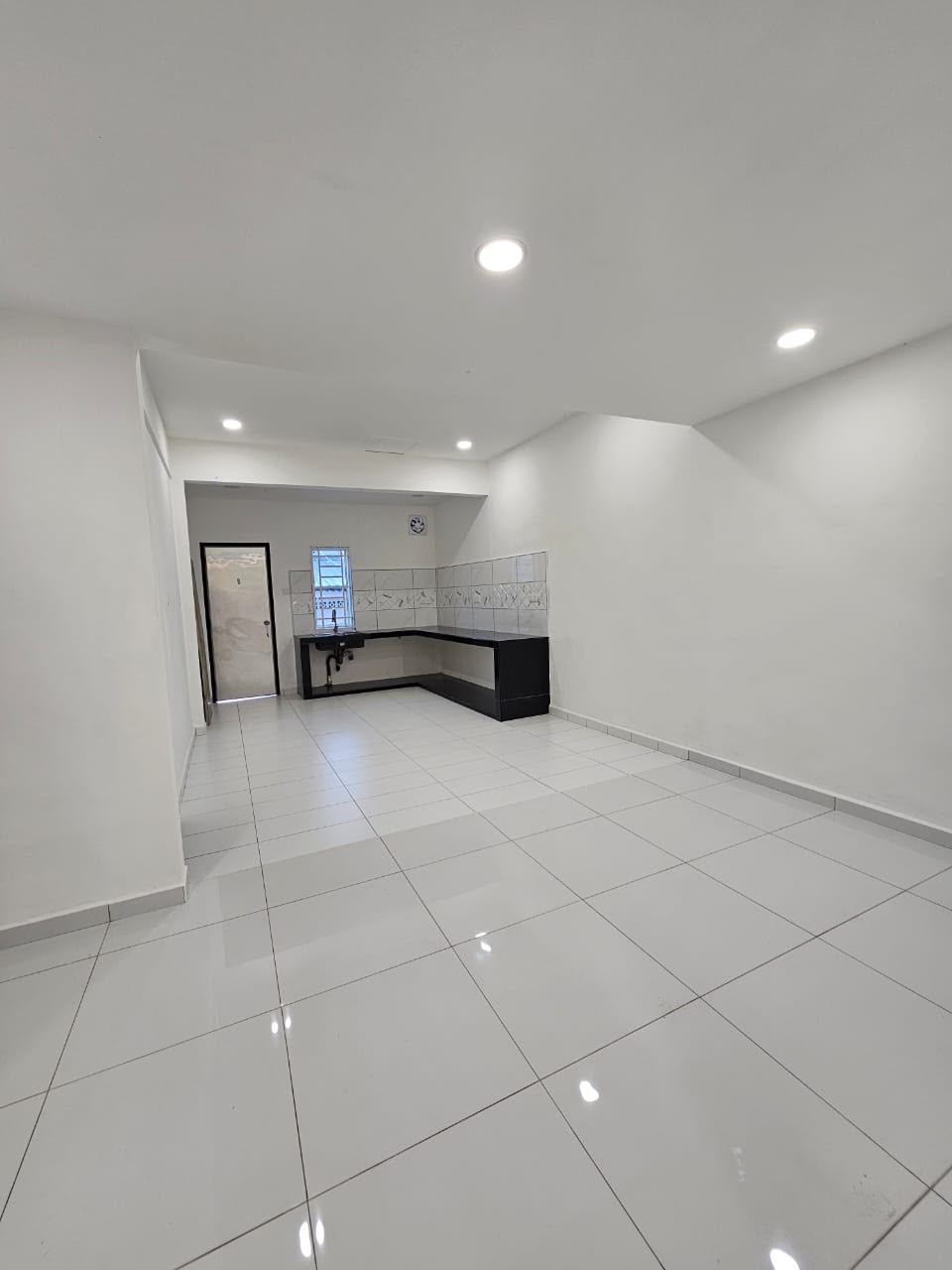 Taman Ungku Tun Aminah 1 Sty Terrace,Jalan Laksamana,Skudai,Renovated image