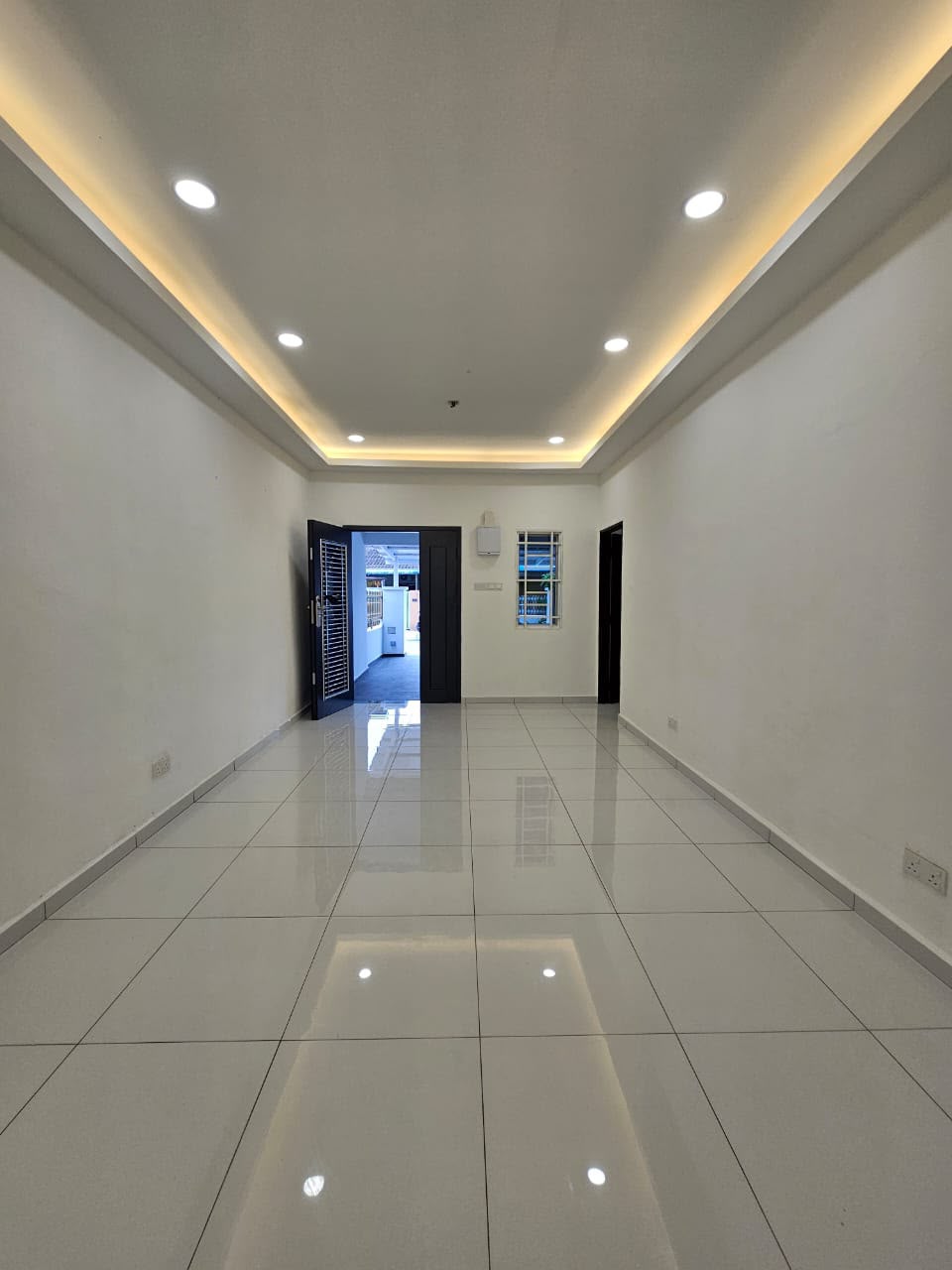Taman Ungku Tun Aminah 1 Sty Terrace,Jalan Laksamana,Skudai,Renovated image