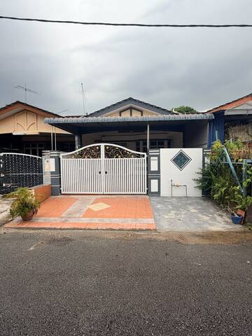 Bandar Putra Single Storey Terrace,Jalan Tiong,Kulai,Renovated,Extend image