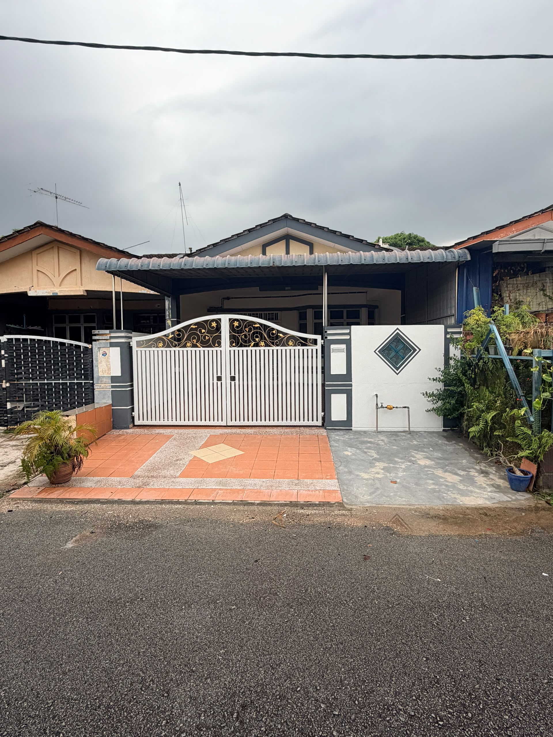 Bandar Putra Single Storey Terrace,Jalan Tiong,Kulai,Renovated,Extend image
