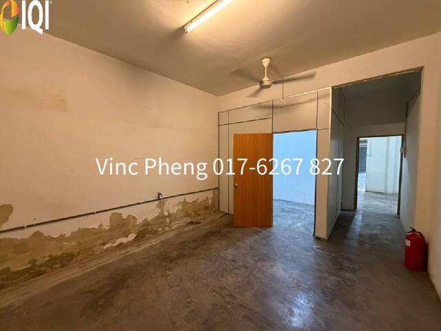 PRIME 22'x80' Shoplot Near Mature Housing Area at  Taman Melaka Baru image