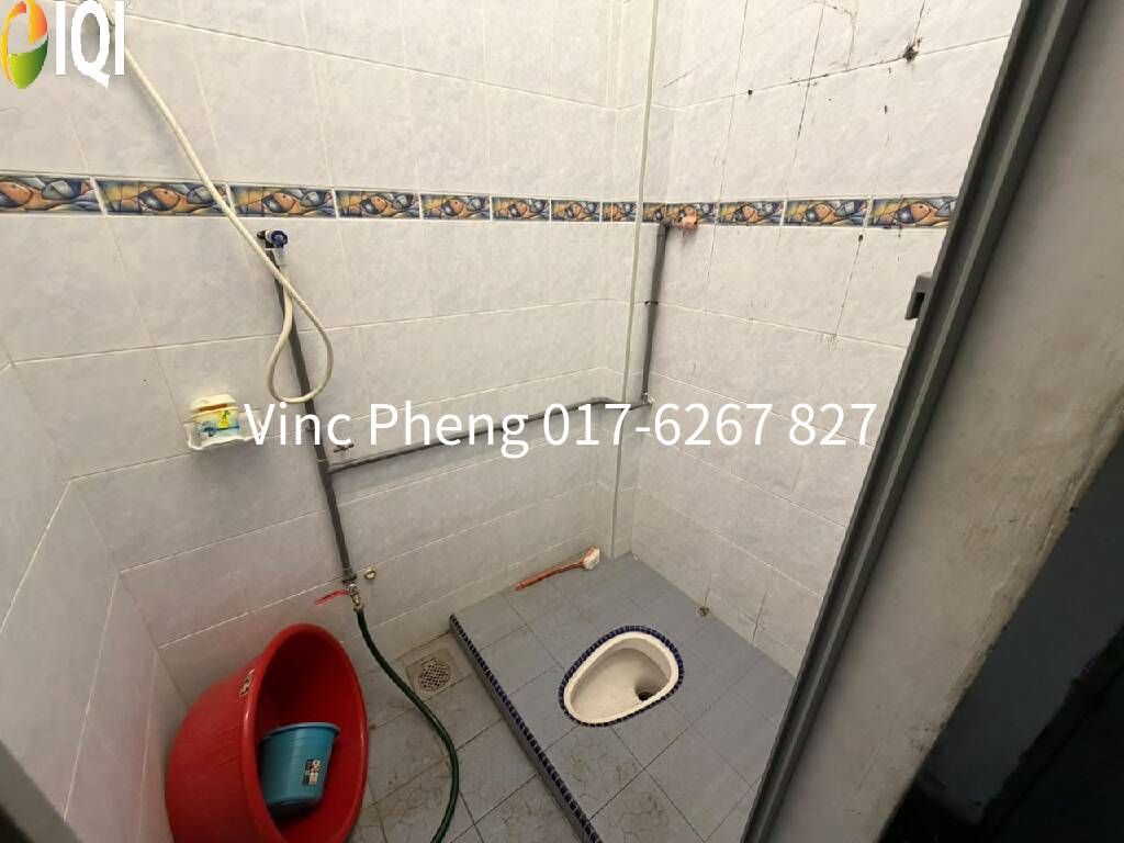 PRIME 22'x80' Shoplot Near Mature Housing Area at  Taman Melaka Baru image
